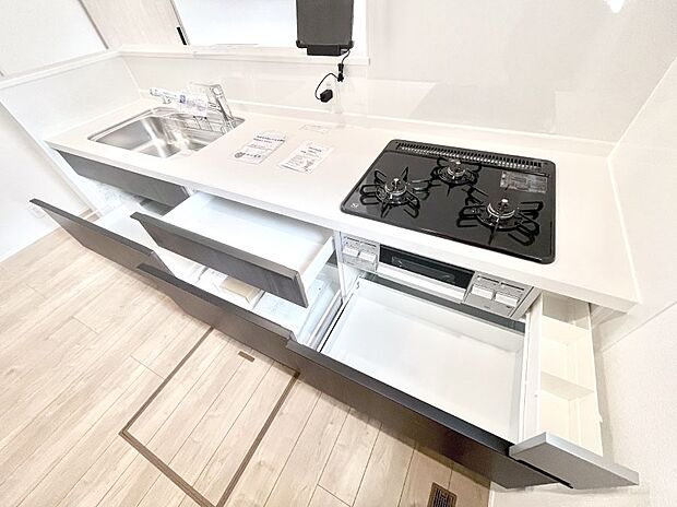 使いやすさを優先したスライド式収納タイプ!