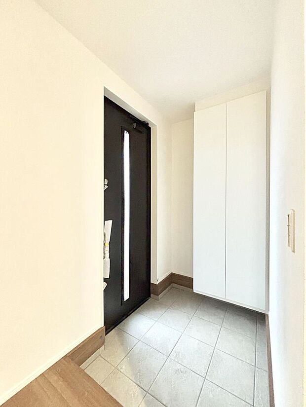 明るい玄関はお客様をお出迎えするのにぴったりです!