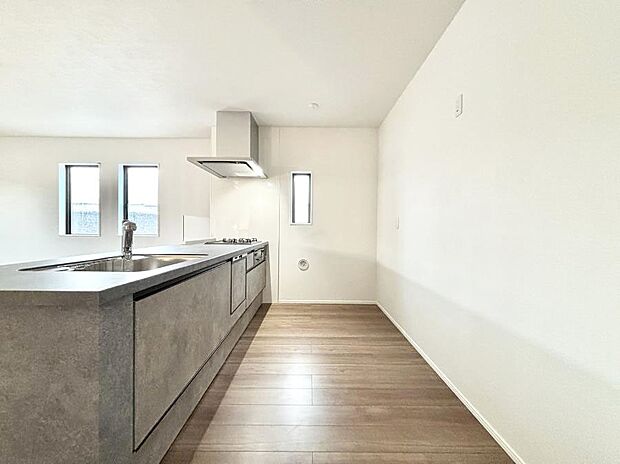 ゆとりあるキッチンではご家族と楽しくお料理ができます。