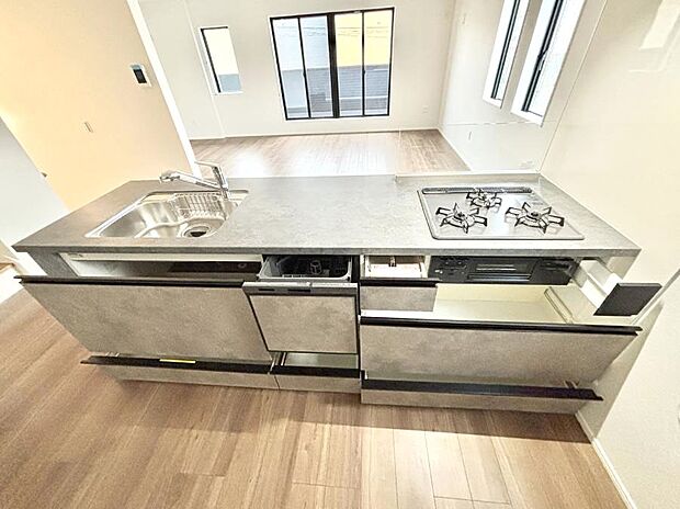 使いやすさを優先したスライド式収納タイプ!