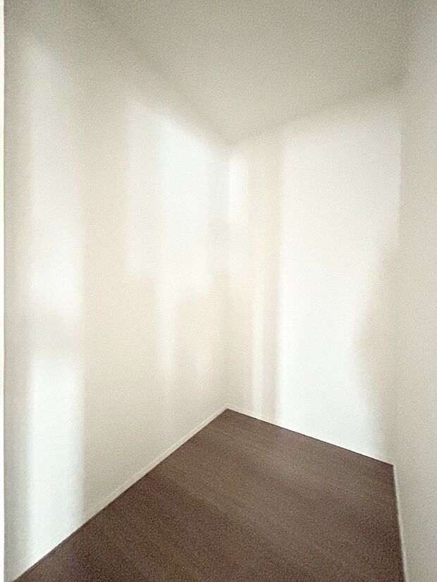 キッチンにはパントリー!食材のストックはもちろん、日用品の収納など使い方はいろいろ!