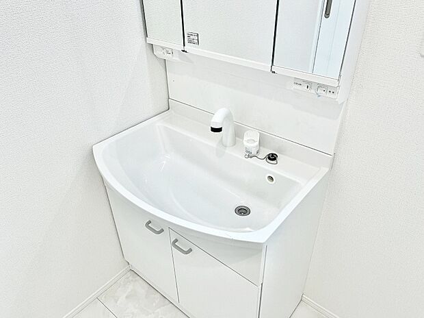 ハンドシャワー付き！使いやすい洗面台。