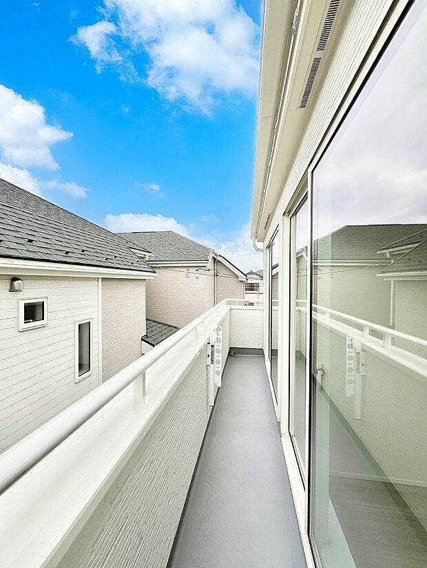 ゆったりバルコニーだから沢山お洗濯ものを干せます