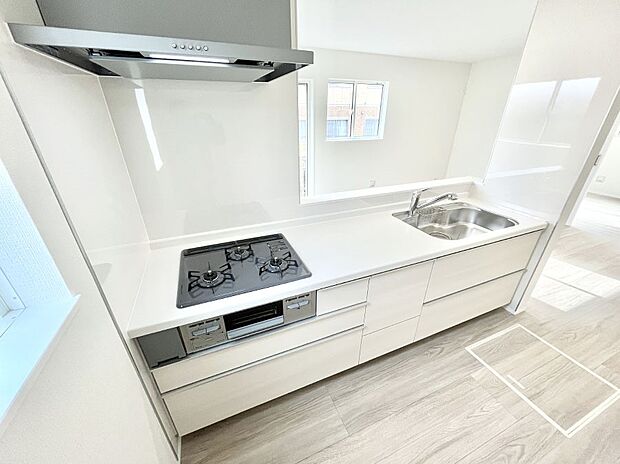 料理をしながらでもご家族との会話を楽しめる対面キッチン