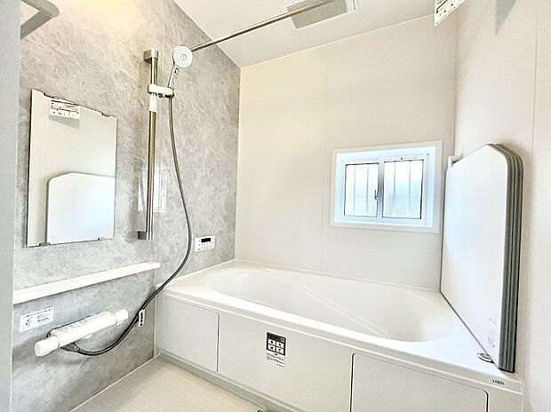 落ち着いた雰囲気でゆっくりお寛ぎいただけるバスルーム