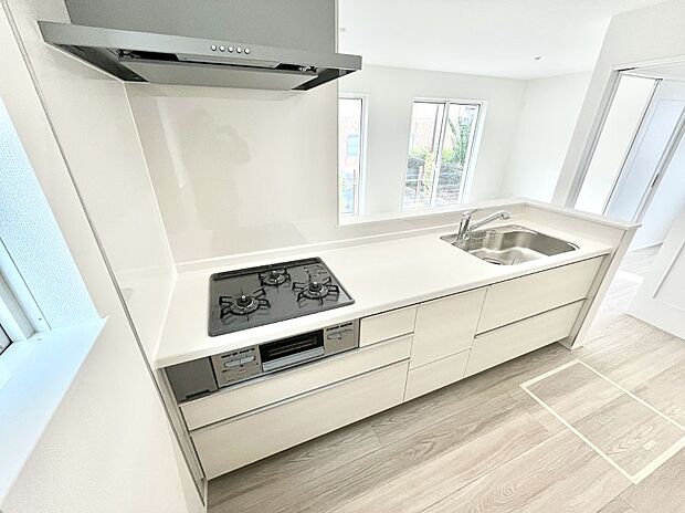 料理をしながらでもご家族との会話を楽しめる対面キッチン