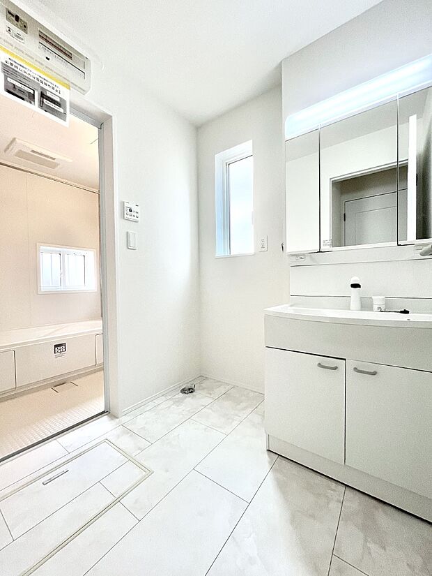 清潔感のある快適空間です。毎日の身支度も気持ち良くお使い頂けます。 