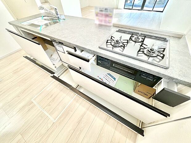 使いやすさを優先したスライド式収納タイプ！