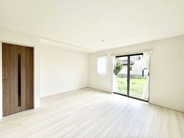 ◆A号棟◆〜Living〜 豊かな陽光がこの場所を照らしだす。光溢れるこの空間はみんなの笑顔が集う場所、時を忘れ、つきることのないたわいもない会話を楽しむ時間、たくさんの思いが綴られる場所。