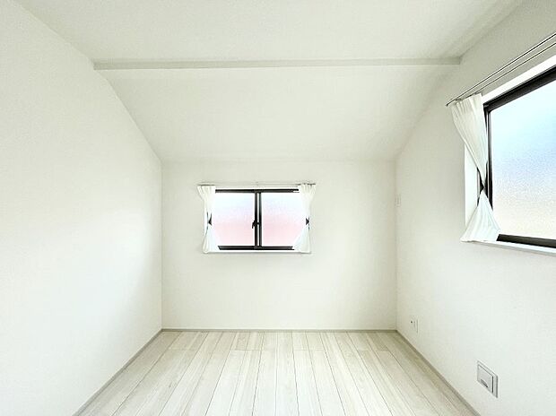 ◆A号棟◆〜Bed Room〜 子供部屋はお子様にとって大変重な役割があります。子供一人で過ごす空間を与えることで、宿題や勉強時間も自然と増えまた自ら部屋の片付けや掃除なども促すことに繋がります。