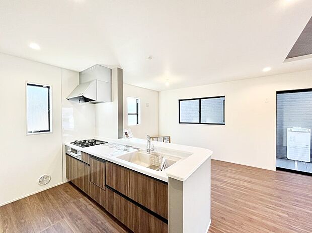 料理をしながらご家族との会話を楽しめる対面カウンターキッチン