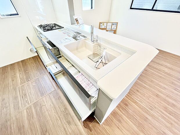 使いやすさを優先したスライド式収納タイプ!