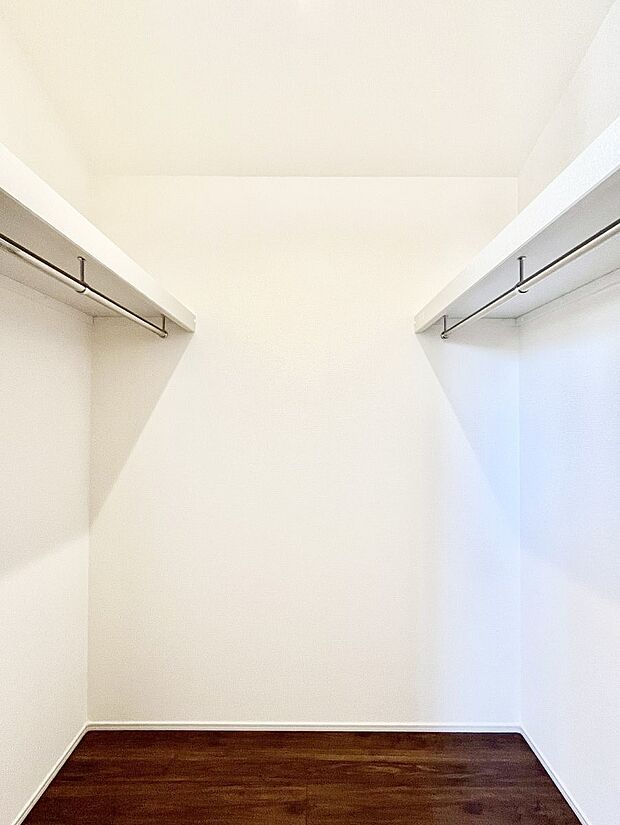 ウォークインクローゼットの活用で生活空間スッキリ