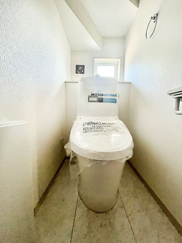 〜Toilet〜 綺麗・スッキリ・快適なウォシュレット付トイレでくつろげる空間です。トイレは毎日使わざるを得ないもの。いつも清潔を保ちたいですね。トイレが2ヶ所あるので朝の混雑時に便利です!