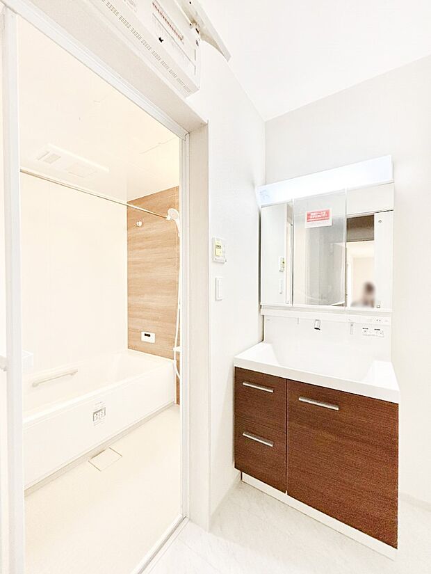 清潔感のある快適空間です。毎日の身支度も気持ち良くお使い頂けます！