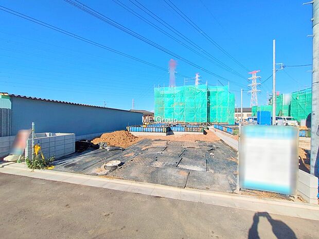 ◆8号棟◆〜Exterior〜  一戸建ての大きなメリットは、自分達の「土地」を「自由に」使える事です。  ガーデニングやＤＩＹ，車やバイクの趣味など様々な用途で利用できます。