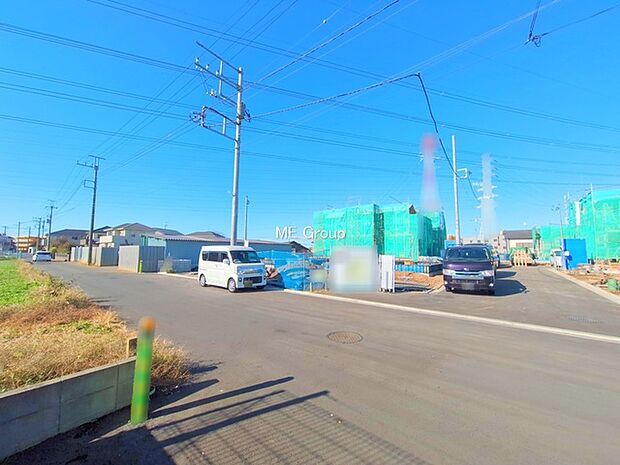 前面道路：　 南 6m 私道　東 6m 私道　 南 6.5m 公道  前面道路は閑静な住宅地をはしる車通りの少ない道路。  ご不明点・現地見学のご希望は、お気軽にお問い合わせください！