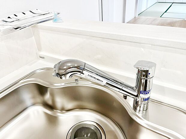いつでも清潔なおいしいお水を。一つの水栓で水道水と浄水を使い分け。