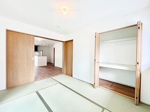 柔らかい畳の空間は、お子様の遊び場や来客時のおもてなしの場所として重宝します。