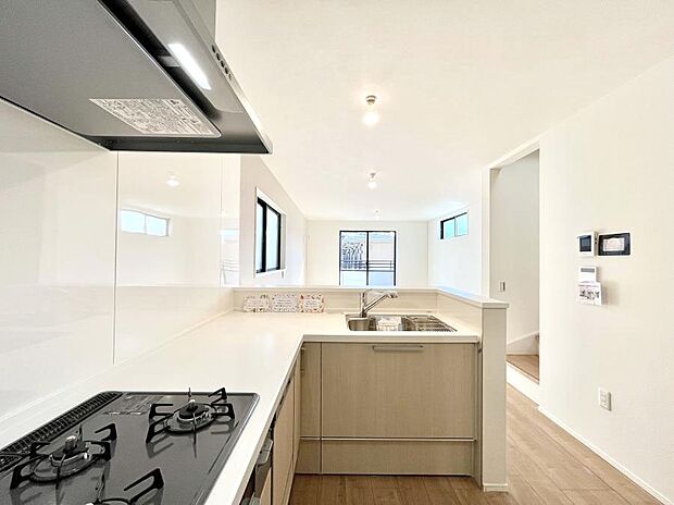 料理をしながらでもご家族との会話を楽しめる対面キッチン