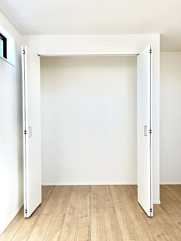 たっぷりの収納スペースで快適に暮らせそう 