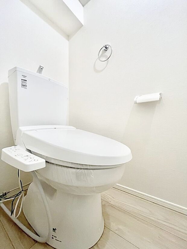 明るく清潔感のあるトイレです。