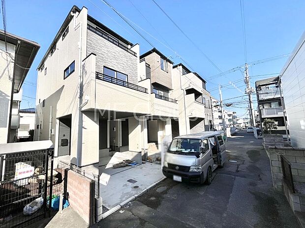 前面道路はきちんと整備されています  