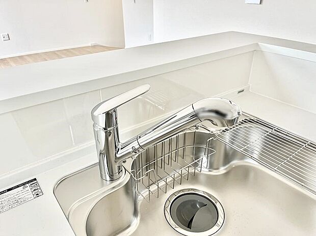 浄水器一体型のキッチンで洗い物用・料理用と切り替え簡単！