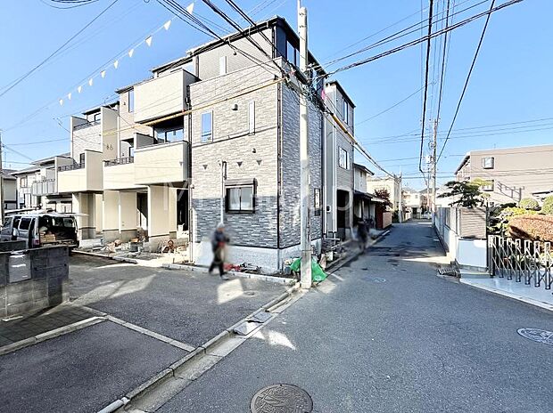 前面道路はきちんと整備されています  