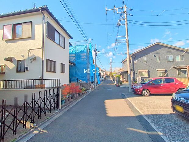 〜Exterior〜　前面道路：北 4m 私道　前面道路は閑静な住宅地をはしる車通りの少ない道路。駐車の出し入れもらくらくです！ご不明点・現地見学のご希望は、お気軽にお問い合わせください！