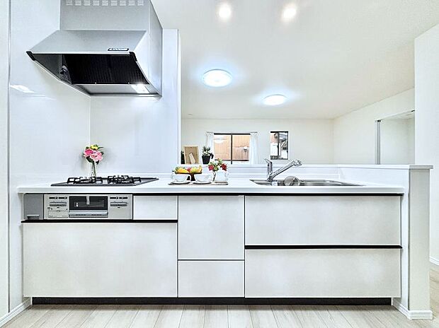 ~Kitchen~ 広くて使いやすいキッチンなら家族でいっしょに料理をつくったり、後片付けも手間なくできちゃいます♪収納もたっぷりあるので、いつもすっきりと清潔な印象を保てます。