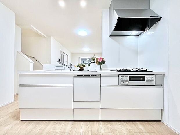 手洗いよりも衛生的で省エネにもなる食洗機標準装備♪