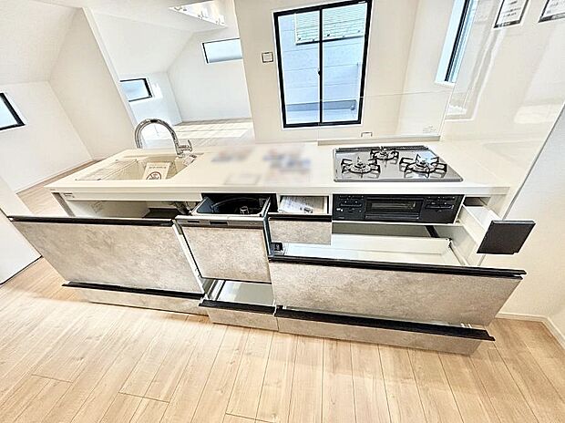 使いやすさを優先したスライド式収納タイプ！