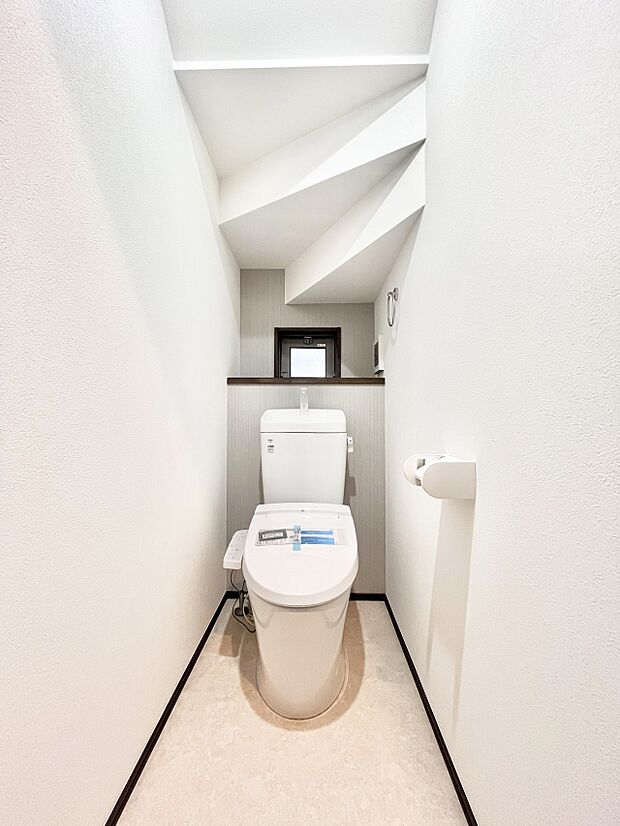 〜Toilet〜　綺麗・スッキリ・快適なウォシュレット付トイレでくつろげる空間です。1、2階共にトイレスペース！採光もあり明るく、快適空間となっております♪毎日使う場所だからこその配慮です！