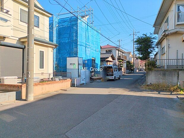 〜Exterior〜　前面道路：南 4.5m 公道　前面道路は閑静な住宅地をはしる車通りの少ない道路。駐車の出し入れもらくらくです！ご不明点・現地見学のご希望は、お気軽にお問い合わせください！