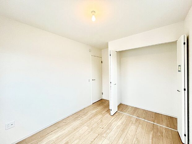 〜Bed Room〜　部屋数が多いのが戸建てのメリットです。ご家族が増えたことで手狭に感じていた住まいも戸建てでは各居室プライバシーを保つことができます。住まいにゆとりが生まれ心もリラックスできます♪