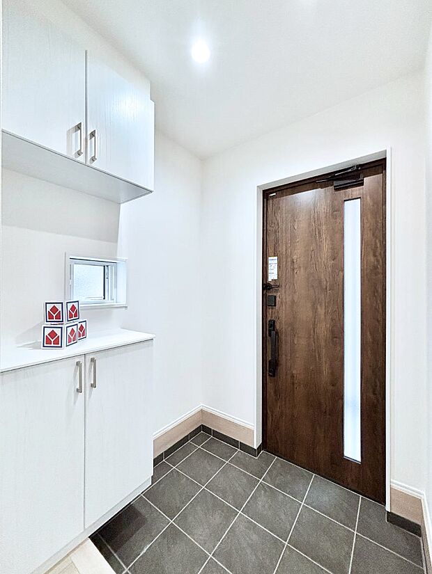 飾り棚を利用して、お越しいただくお客様をおもてなしできます。