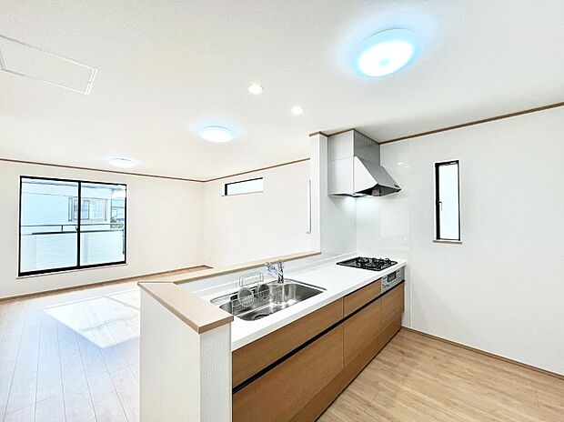 料理をしながらご家族との会話を楽しめる対面カウンターキッチン