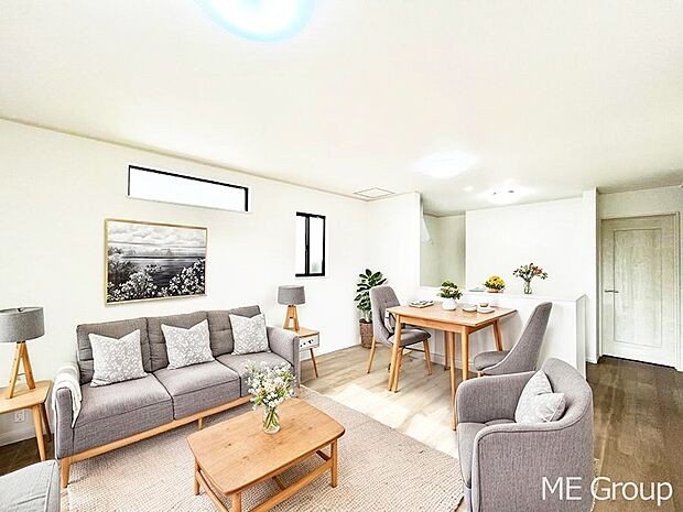 落ち着いた雰囲気のLDKは家族みんなの快適空間※家具はCGです