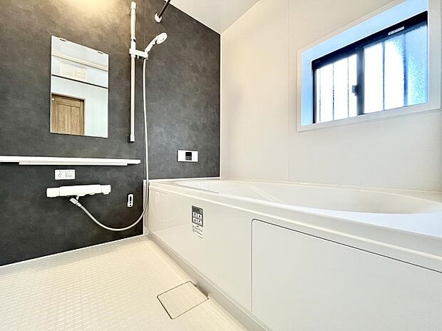 ◆A号棟◆〜Bath Room〜　足を伸ばして入浴することが可能！一日の疲れを癒す貴重なバスタイムです。お子様とご一緒でも十分な広さなので、リビングとは違った家族団欒のひと時をお楽しみいただけます。