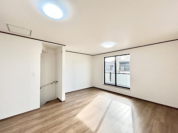 ◆A号棟◆~Living~ ここにはみんなが集い、食事と楽しい会話が始まる。話に夢中になりすぎて、ついつい時を忘れ夜半過ぎになってしまう。そんな束の間の幸せを感じさせてくれる場所でありたい。