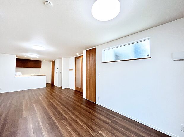 ◆94号棟◆〜Living〜 ここにはみんなが集い、食事と楽しい会話が始まる。話に夢中になりすぎて、ついつい時を忘れ夜半過ぎになってしまう。そんな束の間の幸せを感じさせてくれる場所でありたい。