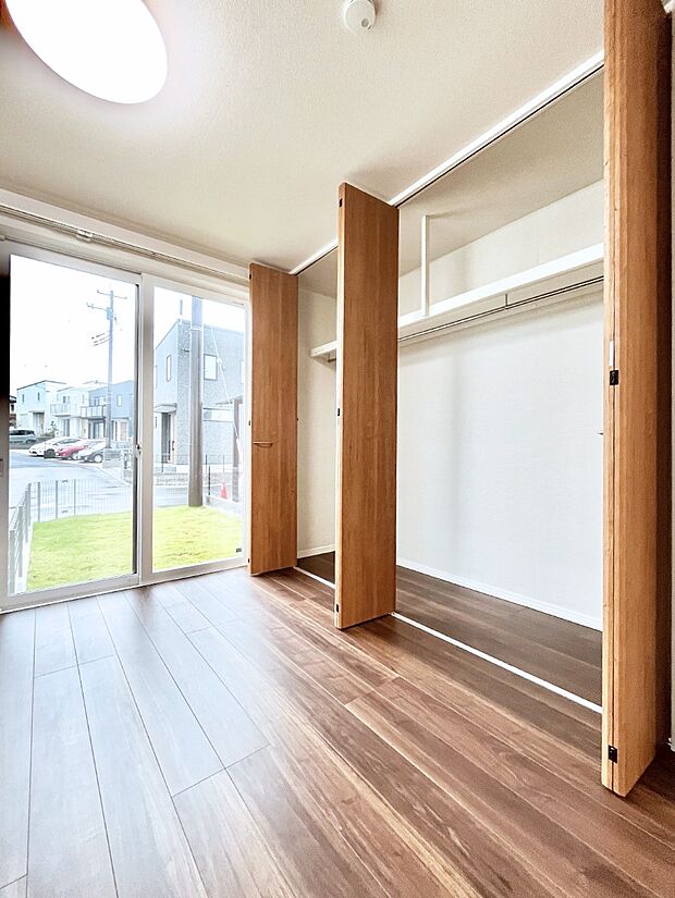 リビング続きの4.76帖の洋室。