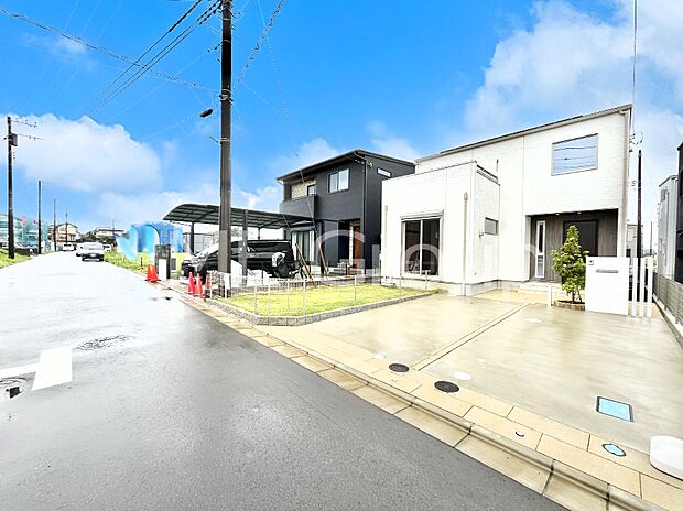 ◆94号棟◆〜Exterior〜 前面道路:南西6m公道 前面道路は閑静な住宅地をはしる車通りの少ない道路。駐車の出し入れもらくらくです!ご不明点・現地見学のご希望は、お気軽にお問い合わせください!