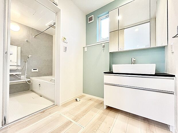 清潔感のある快適空間です。毎日の身支度も気持ち良くお使い頂けます。