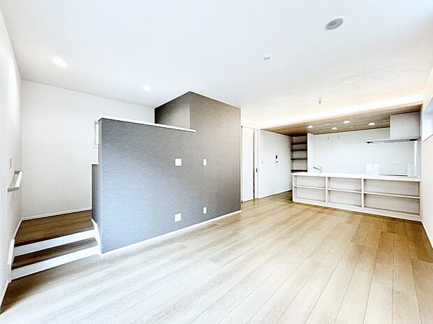 ◆1号棟◆~Living~ ここにはみんなが集い、食事と楽しい会話が始まる。話に夢中になりすぎて、ついつい時を忘れ夜半過ぎになってしまう。そんな束の間の幸せを感じさせてくれる場所でありたい。