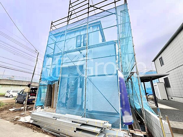 ◆B号棟◆〜Exterior〜　一戸建ての大きなメリットは、自分達の「土地」を「自由に」使える事です。ガーデニングやＤＩＹ，車やバイクの趣味など様々な用途で利用できます。