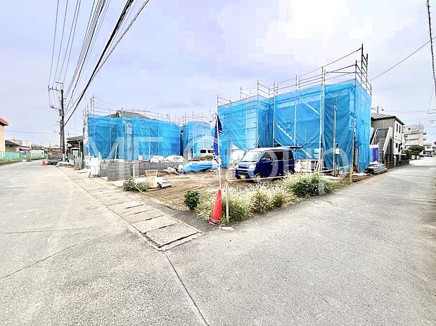 〜Exterior〜 前面道路は閑静な住宅地をはしる車通りの少ない道路。駐車の出し入れもらくらくです!ご不明点・現地見学のご希望は、お気軽にお問い合わせください!