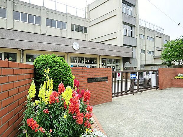 小学校 90m 松戸市立松飛台第二小学校