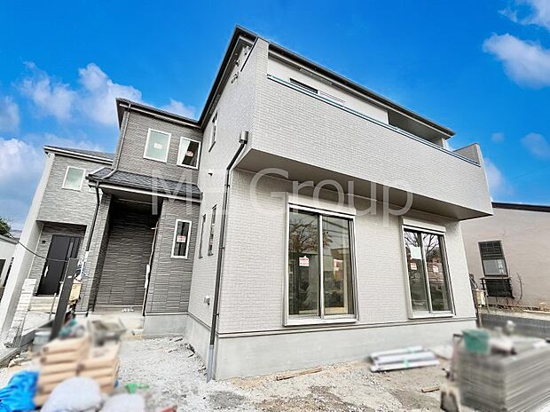 ◆B号棟◆〜Exterior〜　閑静な住宅地で子育て家族にピッタリ。毎日のお散歩も快適な緑に恵まれたエリアで、自然に包まれた穏やかな暮らしを実現するための、ゆとりある住環境が整っています。